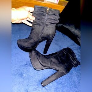 These are very nice never been worn, high heel boots. Hand made size 8.5